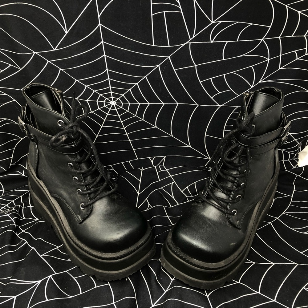 demonia shaker boots